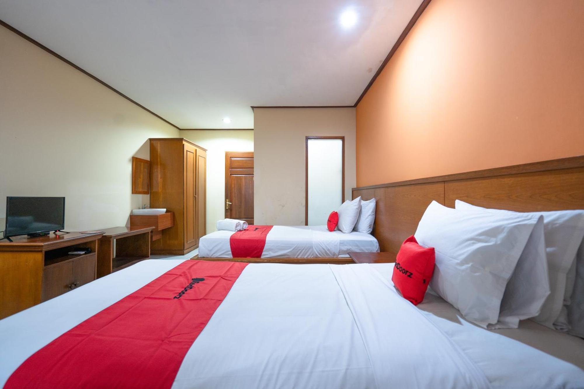 Reddoorz Plus At Mahajaya Hotel Denpasar Exterior foto